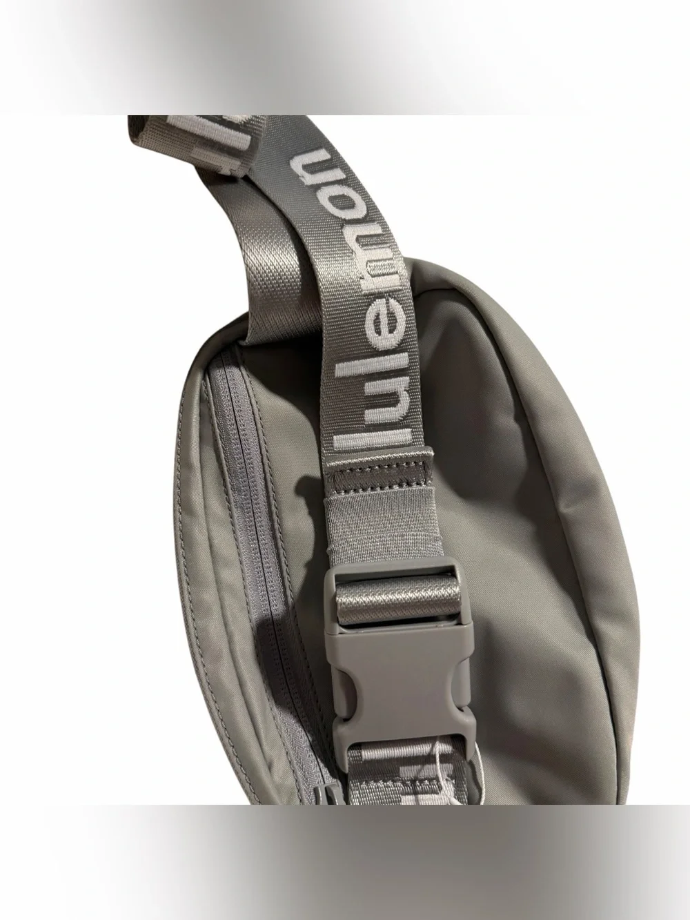 NWT Lululemon Everywhere Belt Bag Silver White